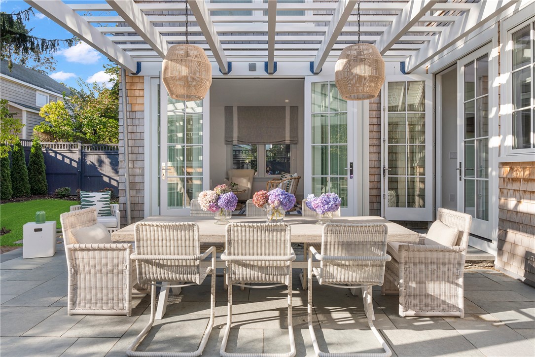 81 Roseneath Avenue Newport, RI 02840 - Photo 1 of 29