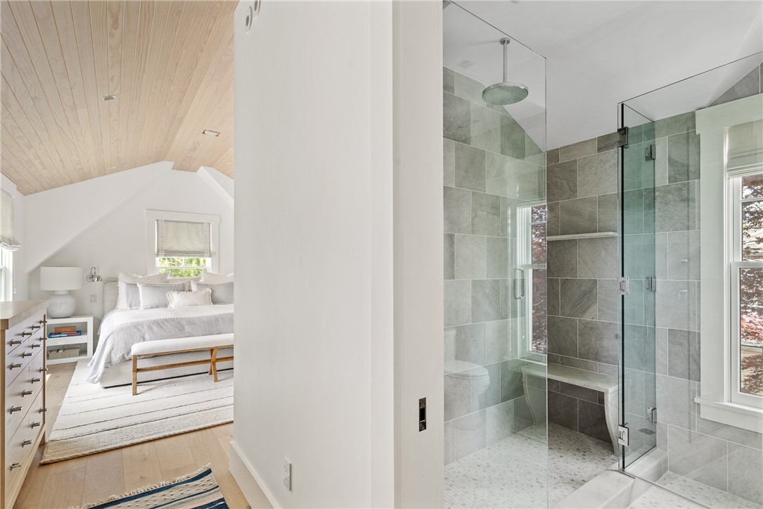 81 Roseneath Avenue Newport, RI 02840 - Photo 15 of 29