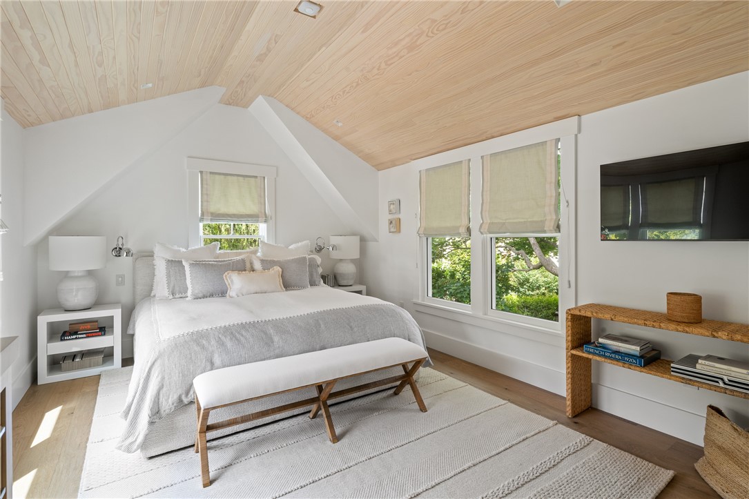 81 Roseneath Avenue Newport, RI 02840 - Photo 16 of 29