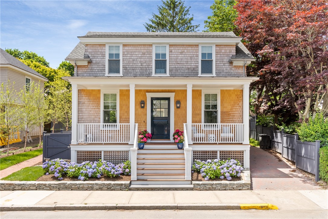 81 Roseneath Avenue Newport, RI 02840 - Photo 2 of 29