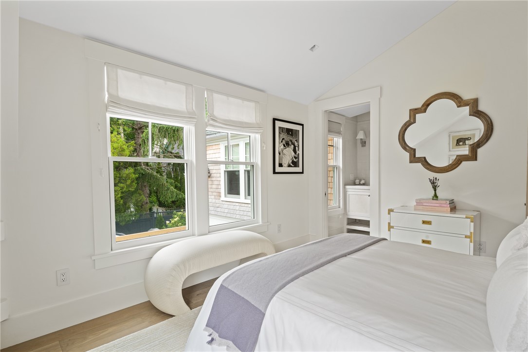 81 Roseneath Avenue Newport, RI 02840 - Photo 21 of 29 Bedroom #2