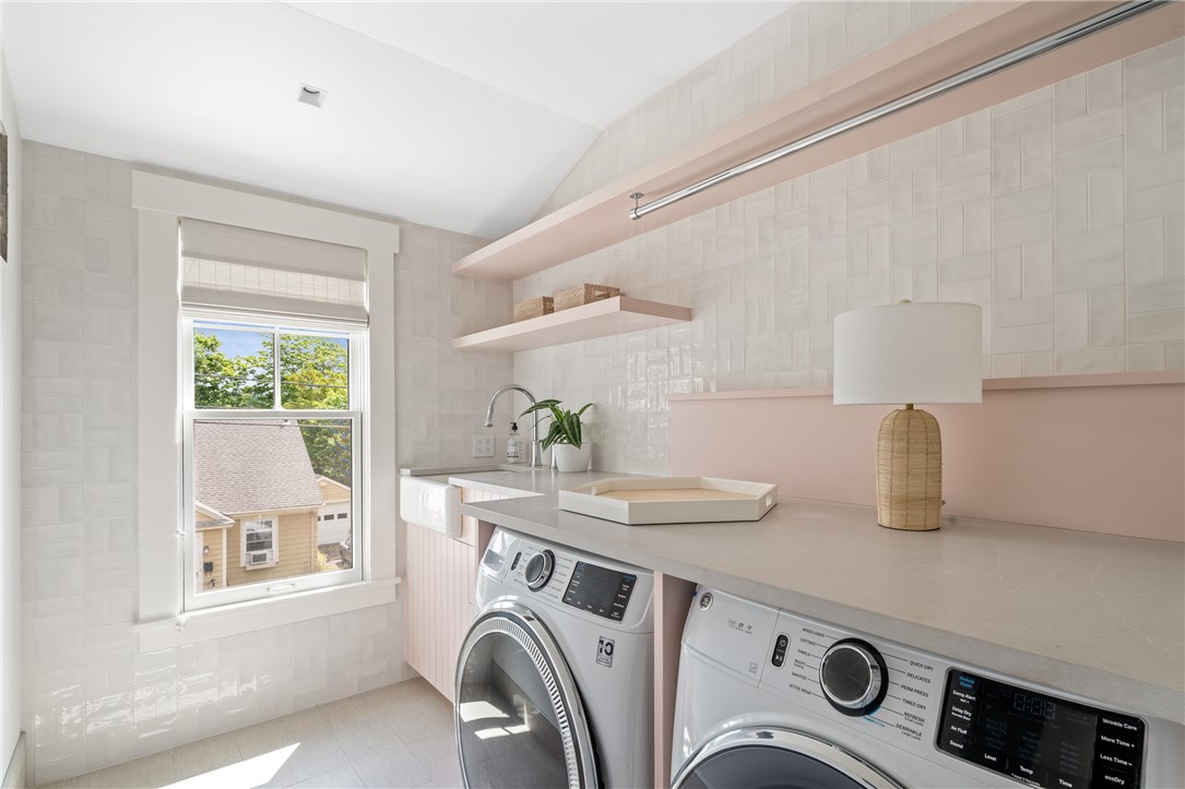 81 Roseneath Avenue Newport, RI 02840 - Photo 27 of 29 Second floor laundry room