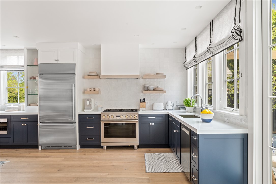 81 Roseneath Avenue Newport, RI 02840 - Photo 5 of 29