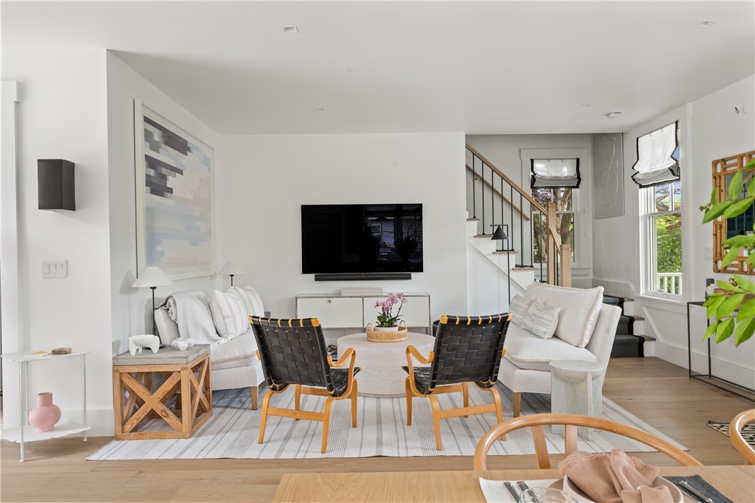 81 Roseneath Avenue Newport, RI 02840 - Photo 8 of 29