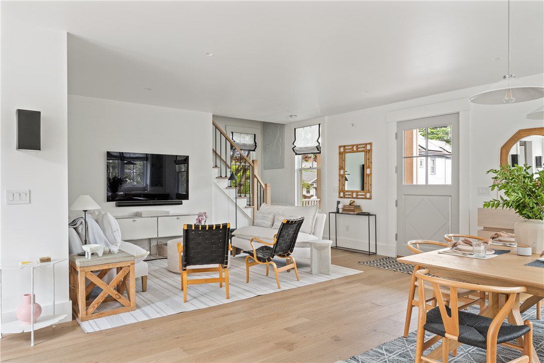 81 Roseneath Avenue Newport, RI 02840 - Photo 9 of 29