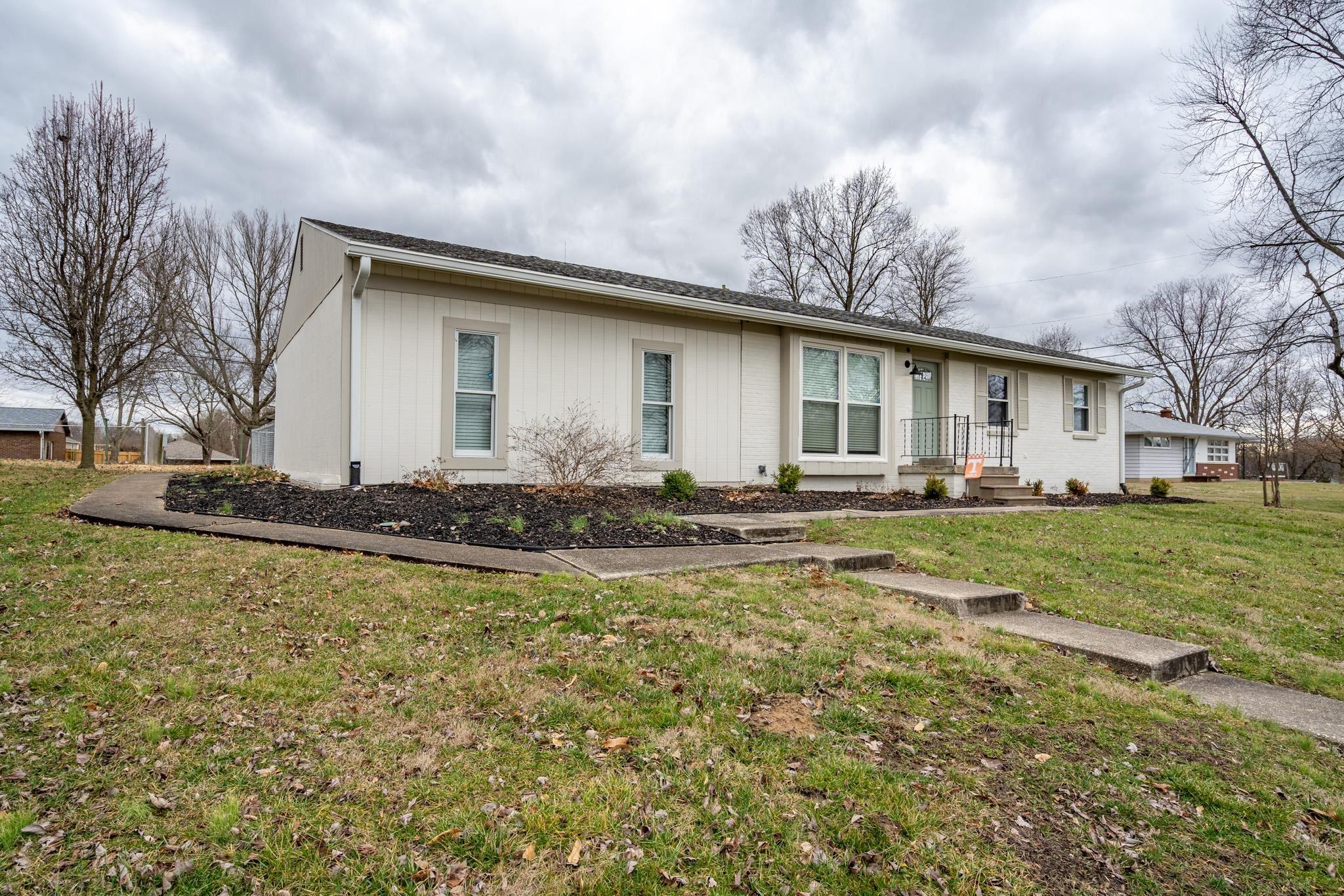 925 Maxville Road Boonville, IN 47601 - Photo 3 of 27