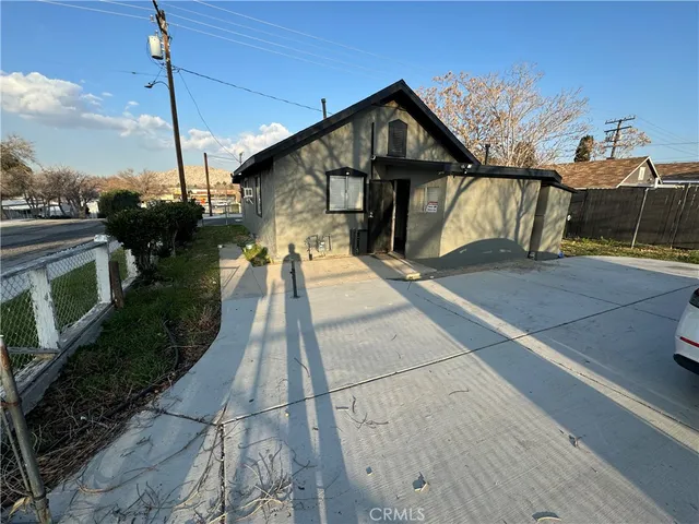 $1,900 | 16705 C Street, Victorville, CA 92395