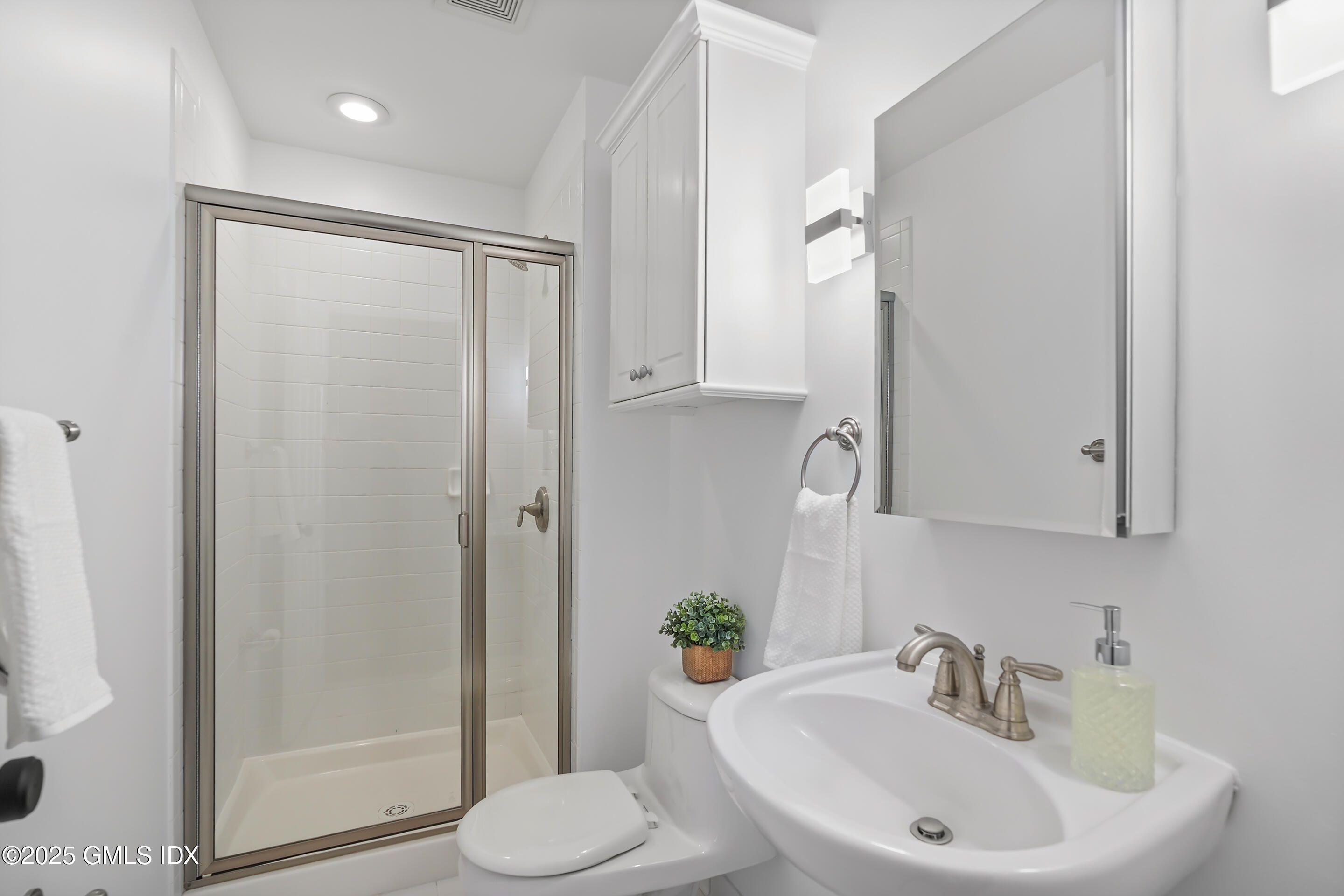 51 Forest Avenue, Unit 67 Old Greenwich, CT 06870 - Photo 11 of 27 Bathroom 2