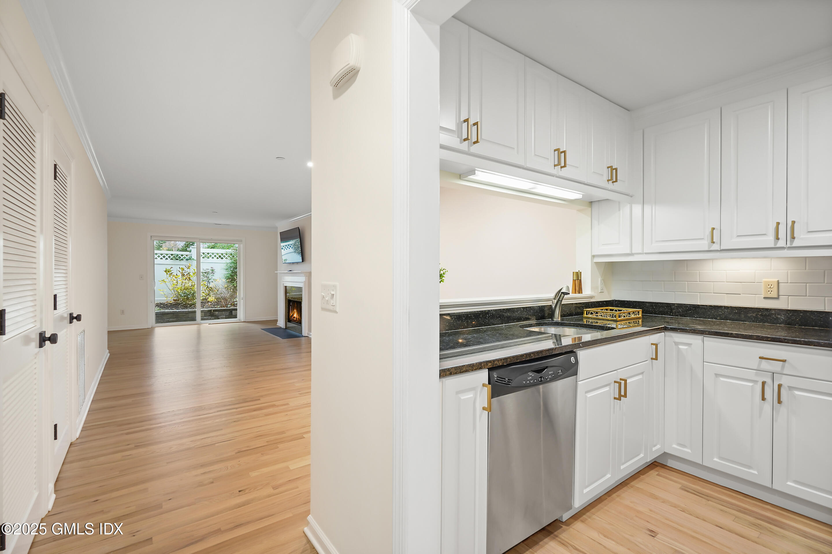 51 Forest Avenue, Unit 67 Old Greenwich, CT 06870 - Photo 15 of 27 Kitchen Dining Area