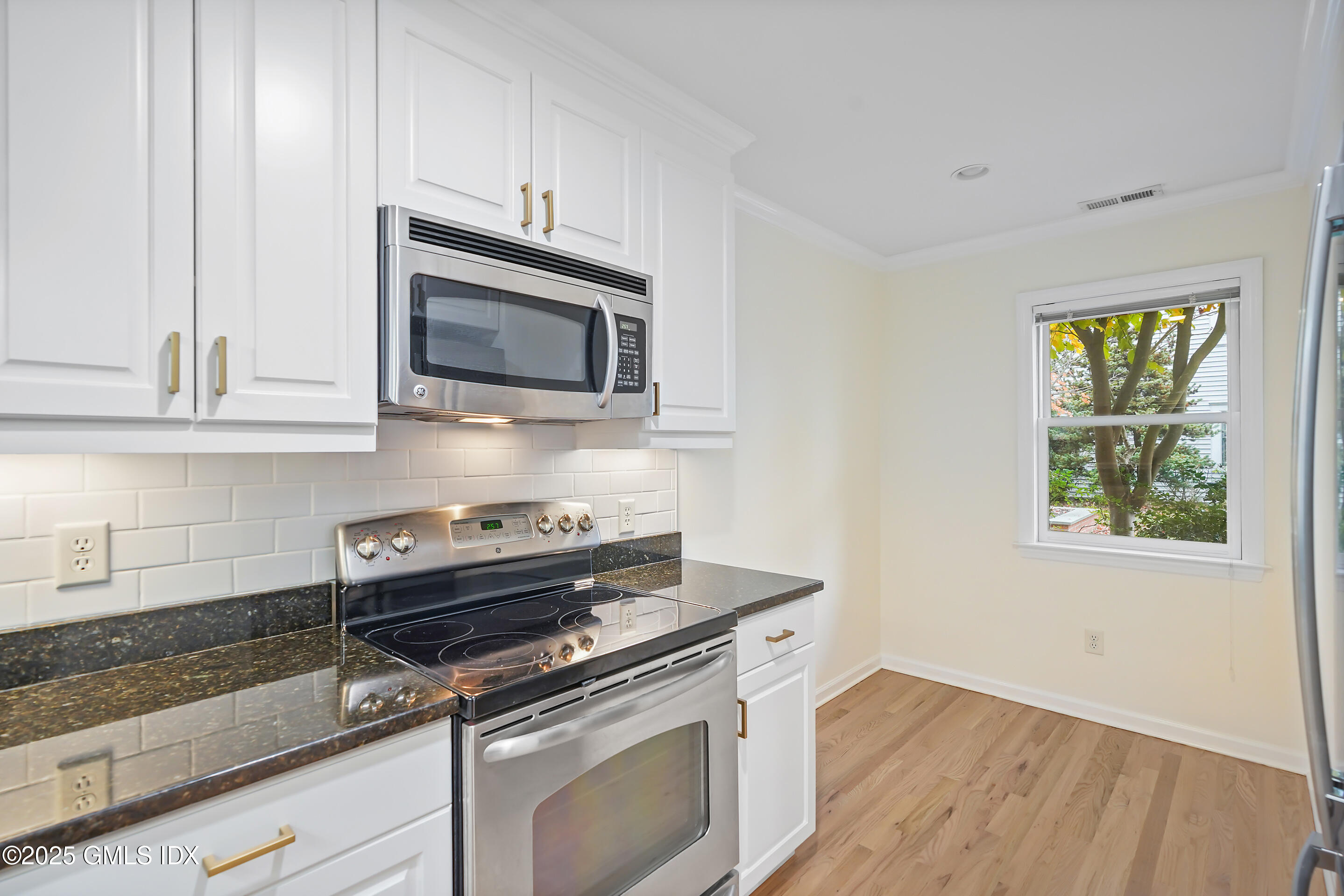 51 Forest Avenue, Unit 67 Old Greenwich, CT 06870 - Photo 17 of 27 Kitchen
