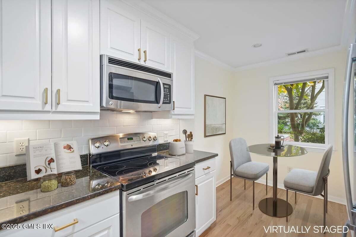 51 Forest Avenue, Unit 67 Old Greenwich, CT 06870 - Photo 4 of 27 Kitchen