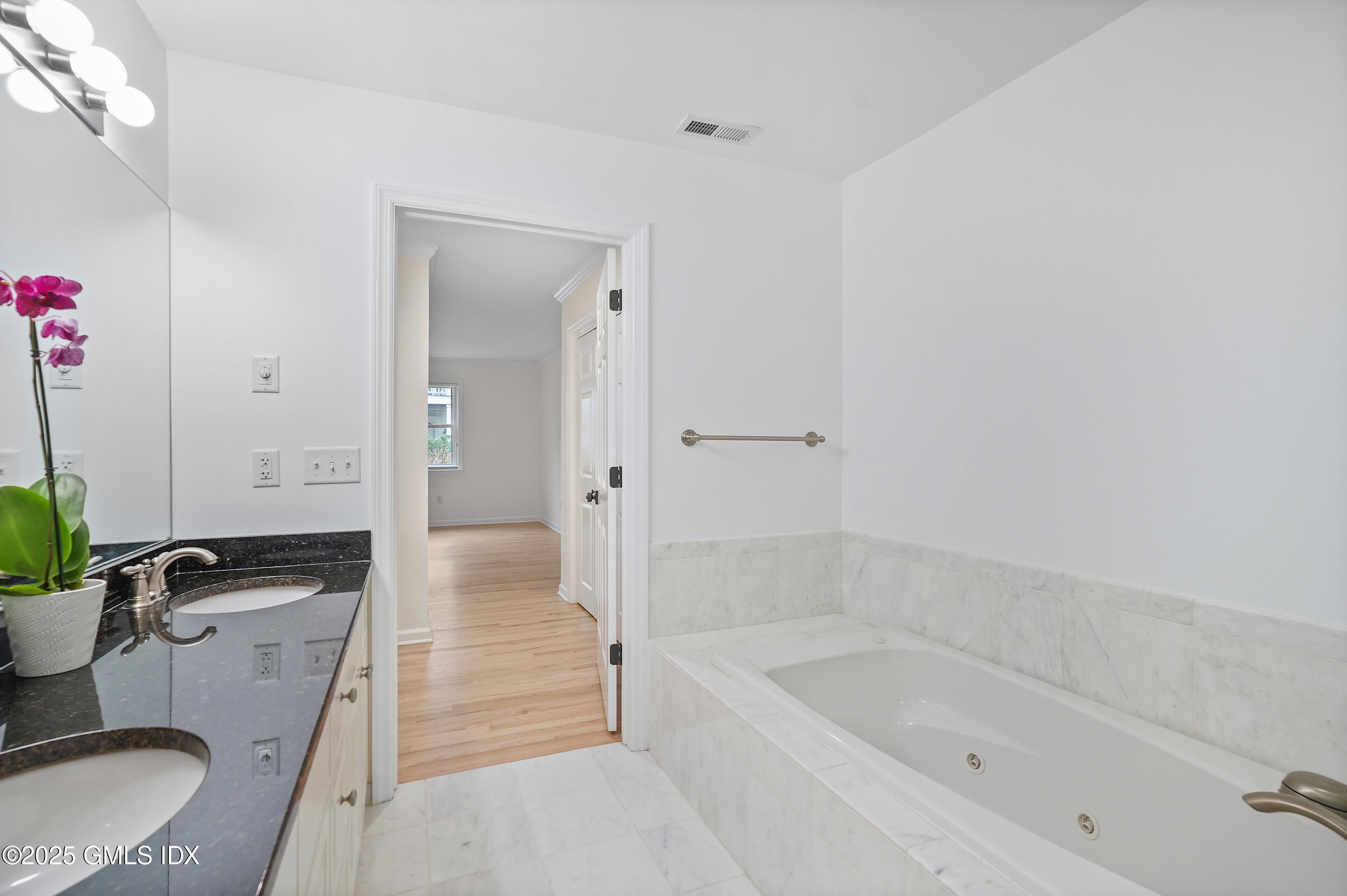 51 Forest Avenue, Unit 67 Old Greenwich, CT 06870 - Photo 9 of 27 DSC00817_1