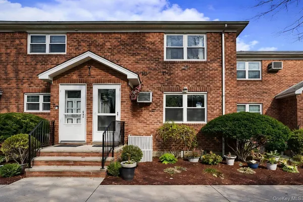 $738,000 | 182-15 58th Avenue, Unit A | Auburndale