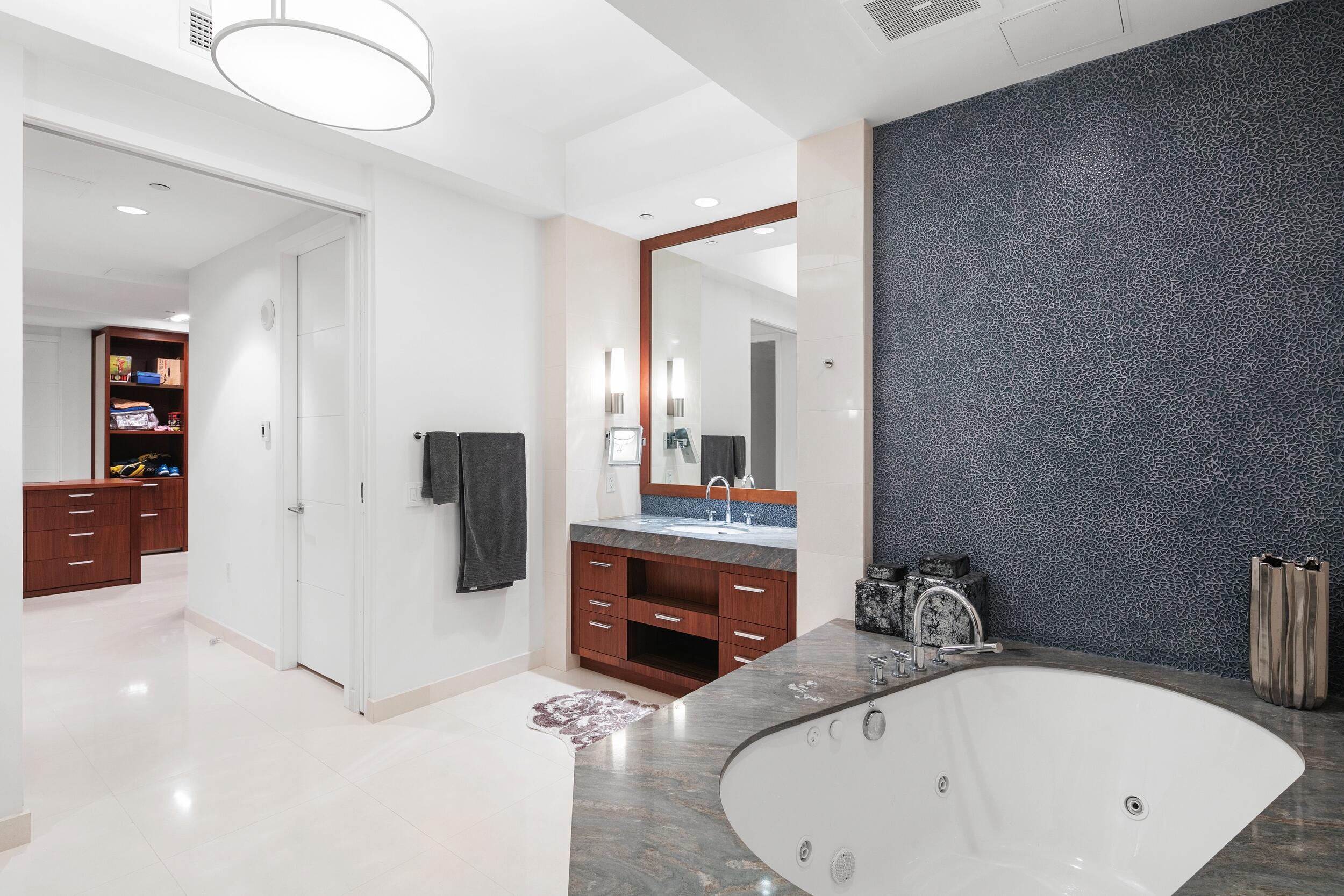 1000 South Ocean Boulevard, Unit 103 Boca Raton, FL 33432 - Photo 17 of 61 Primary bathroom