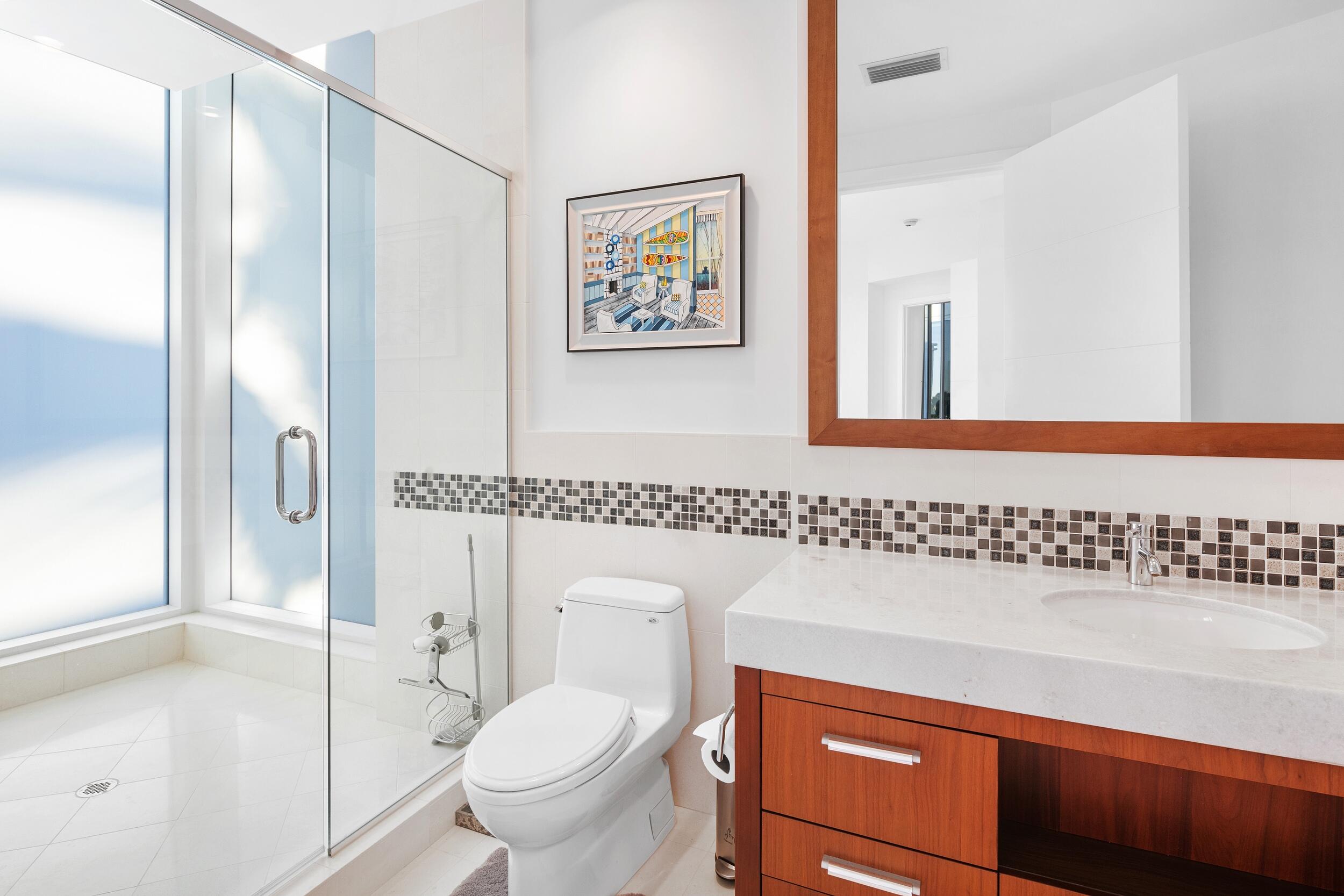 1000 South Ocean Boulevard, Unit 103 Boca Raton, FL 33432 - Photo 22 of 61 Guest bathroom