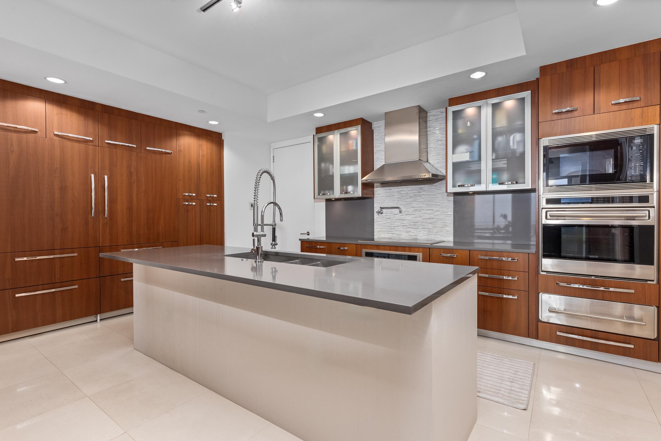 1000 South Ocean Boulevard, Unit 103 Boca Raton, FL 33432 - Photo 27 of 61 Kitchen