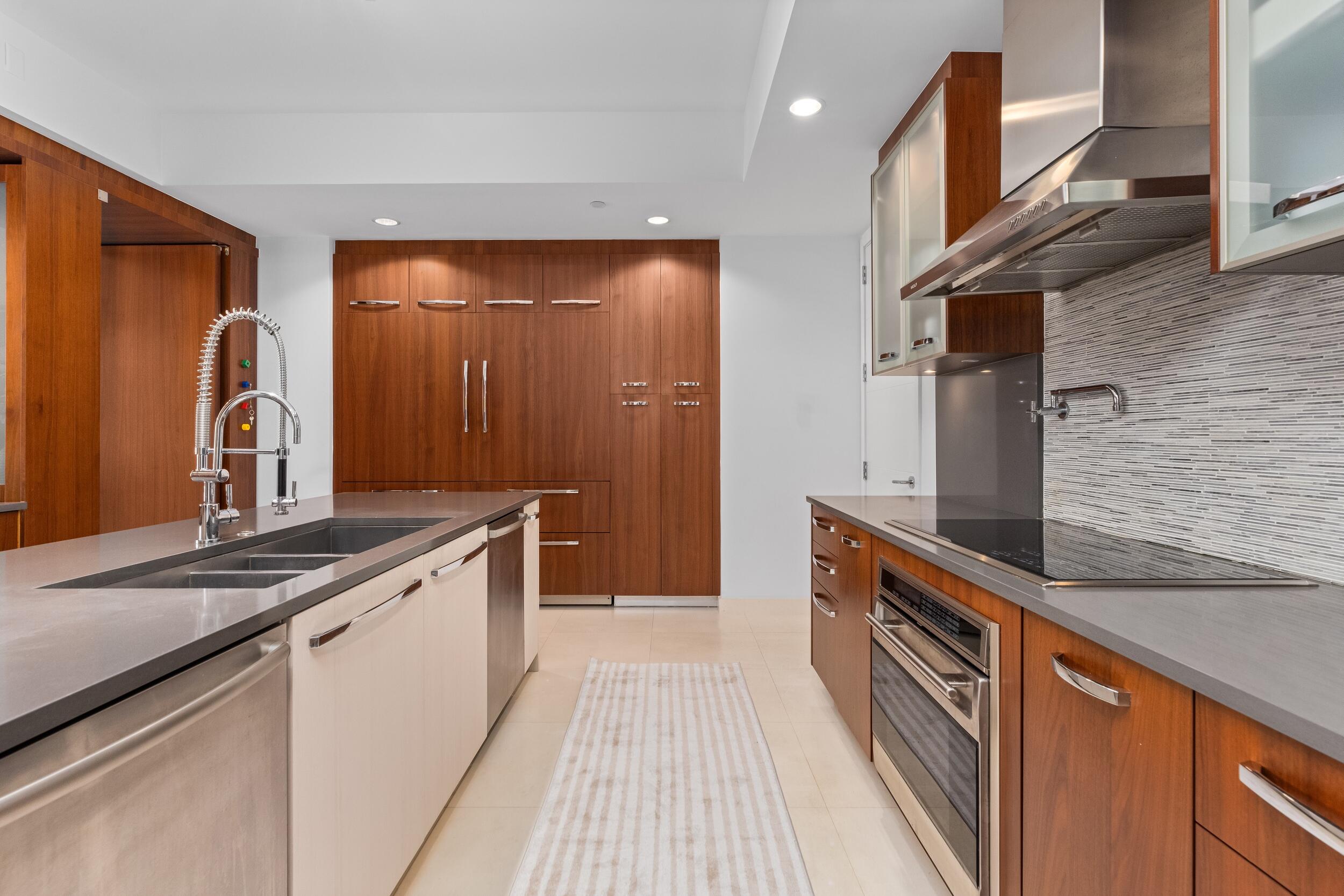 1000 South Ocean Boulevard, Unit 103 Boca Raton, FL 33432 - Photo 28 of 61 Kitchen