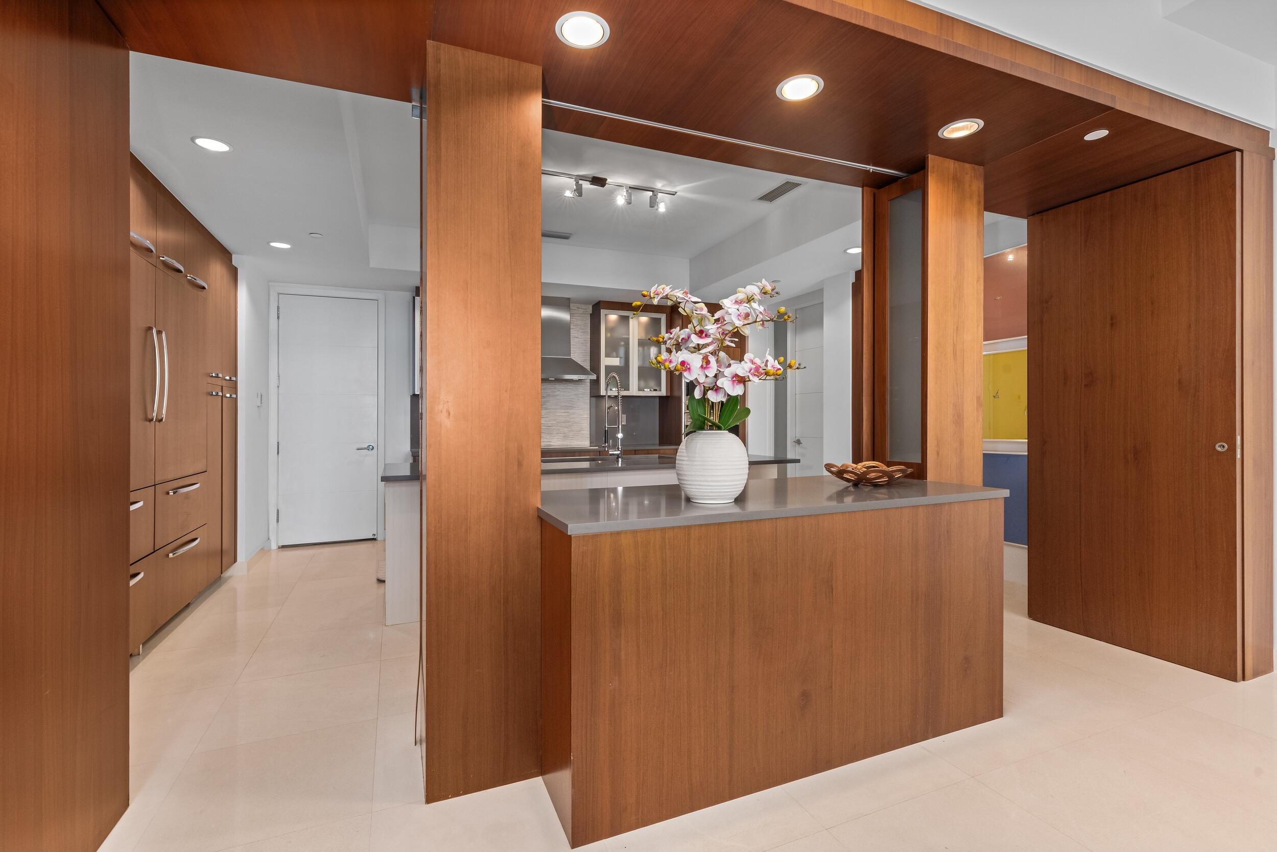 1000 South Ocean Boulevard, Unit 103 Boca Raton, FL 33432 - Photo 29 of 61 Kitchen