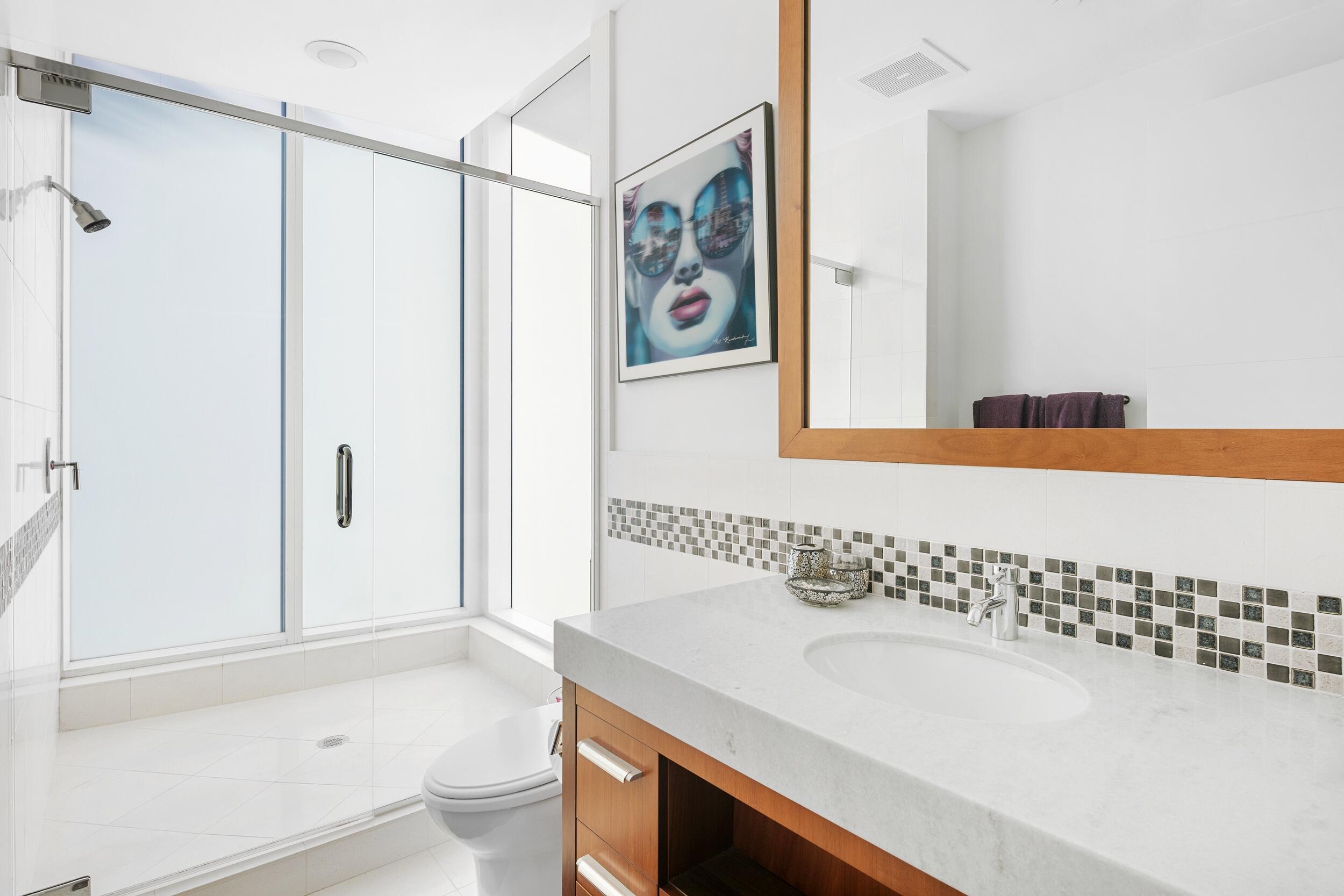 1000 South Ocean Boulevard, Unit 103 Boca Raton, FL 33432 - Photo 37 of 61 Guest bathroom