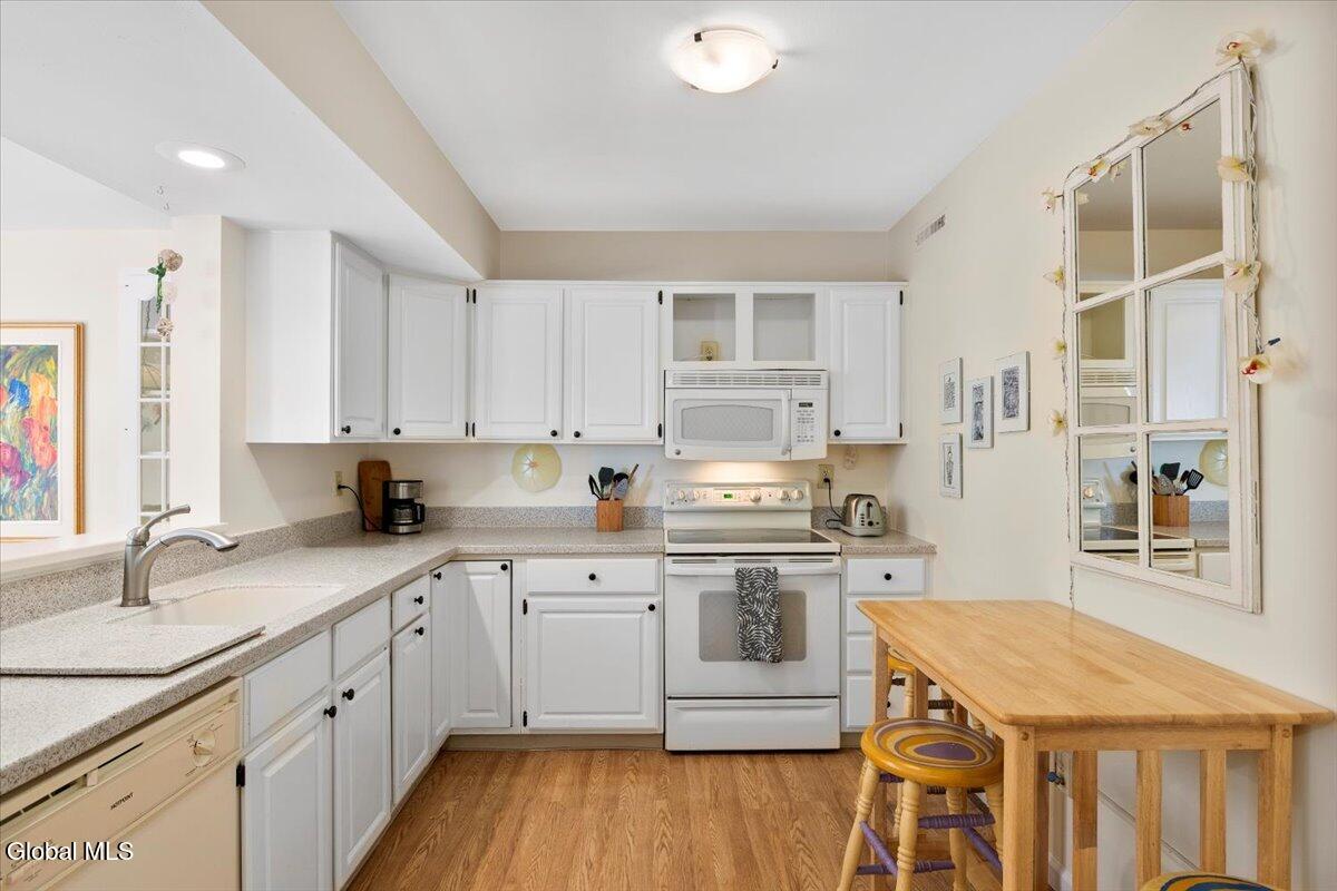 18 Quincy Road Bethlehem, NY 12077 - Photo 9 of 41 15-IMG_3007