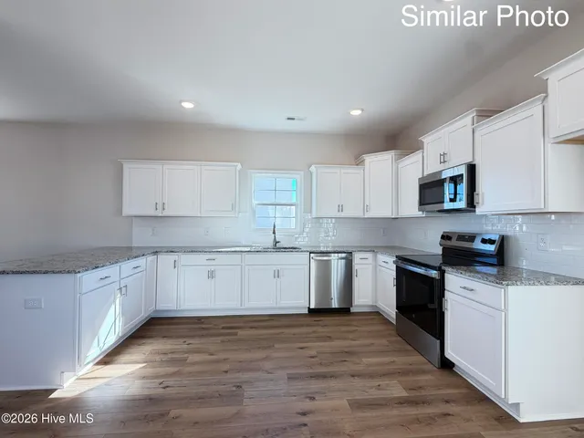 $369,900 | 750 Aria Lane, Hubert, NC 28539