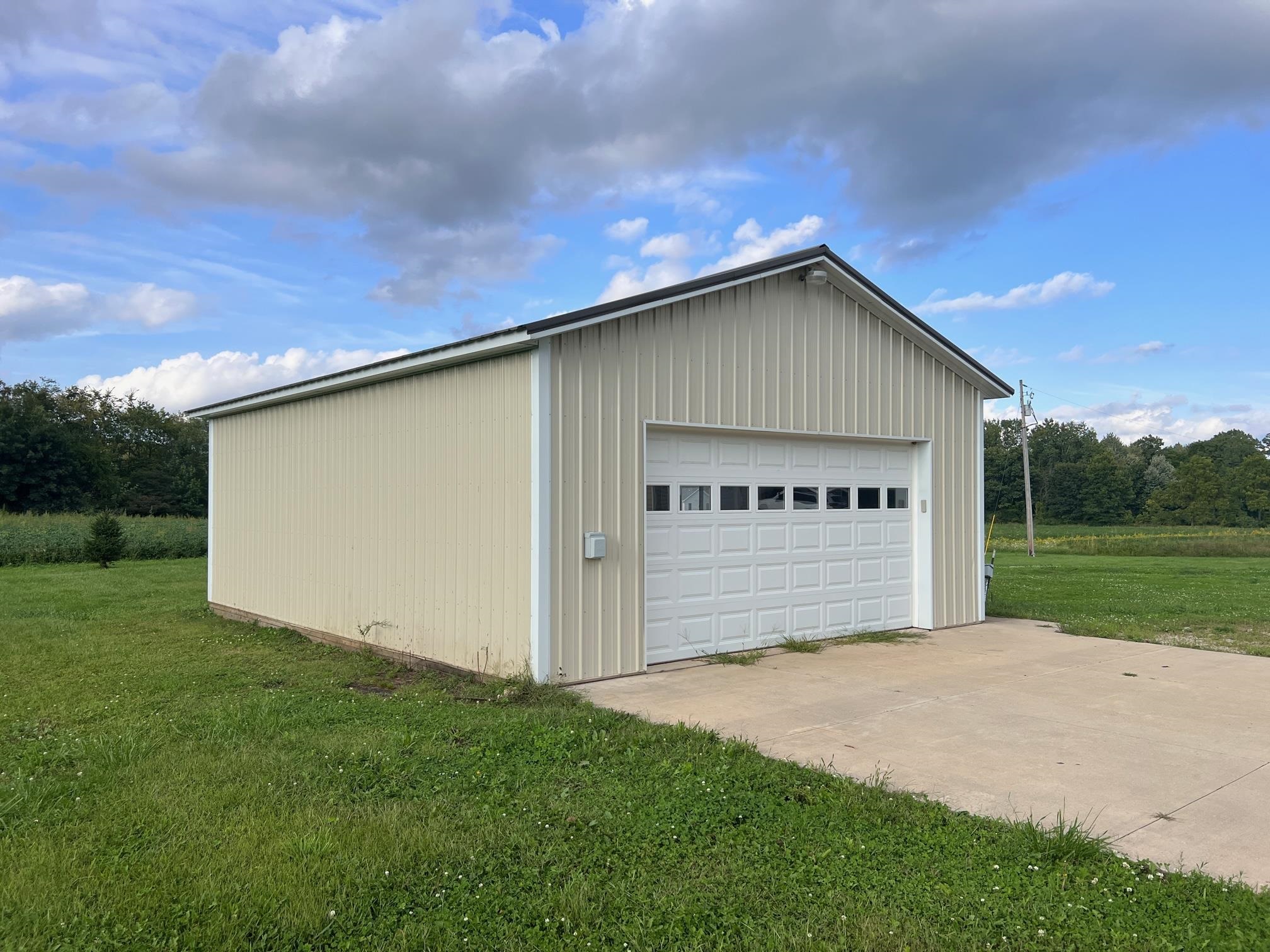 14502 South State Road Perry, MI 48872 - Photo 3 of 34 50121346-2.JPG