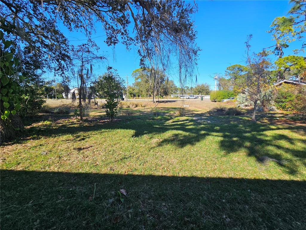 7043 Brentford Road Sarasota, FL 34241 - Photo 18 of 19 a view of a yard