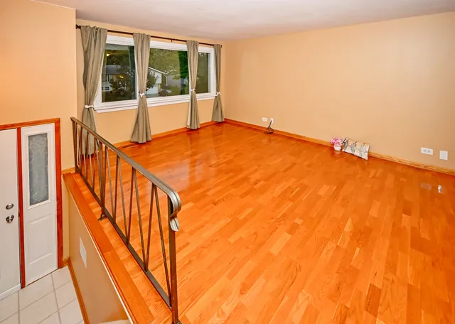 $400,000 | 632 Grace Lane, Schaumburg, IL 60193