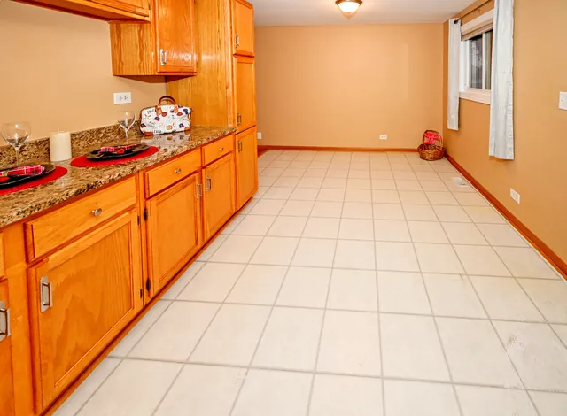 $400,000 | 632 Grace Lane, Schaumburg, IL 60193