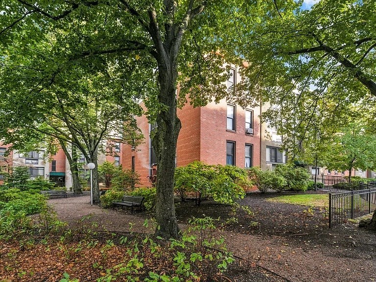 18 Juniper Street, Unit 47 Brookline, MA 02445 - Photo 9 of 11