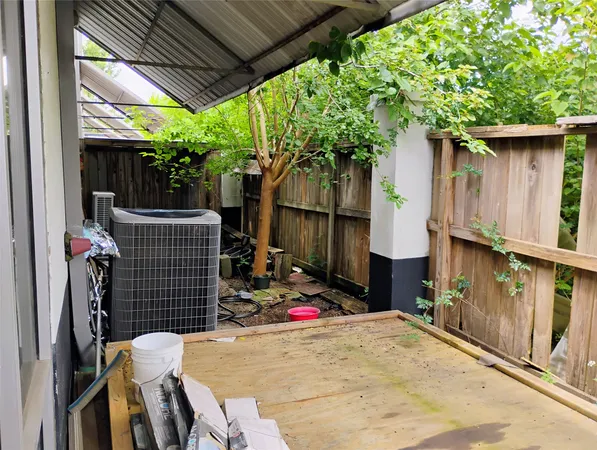 $2,500 | 9788 Clarewood Drive, Unit 105, Houston, TX 77036