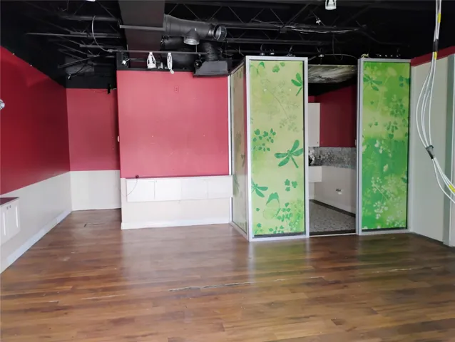 a view of walk in closet