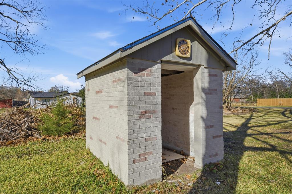 301 West Tinsley Road Robinson, TX 76706 - Photo 33 of 40 a front view of a house with a yard