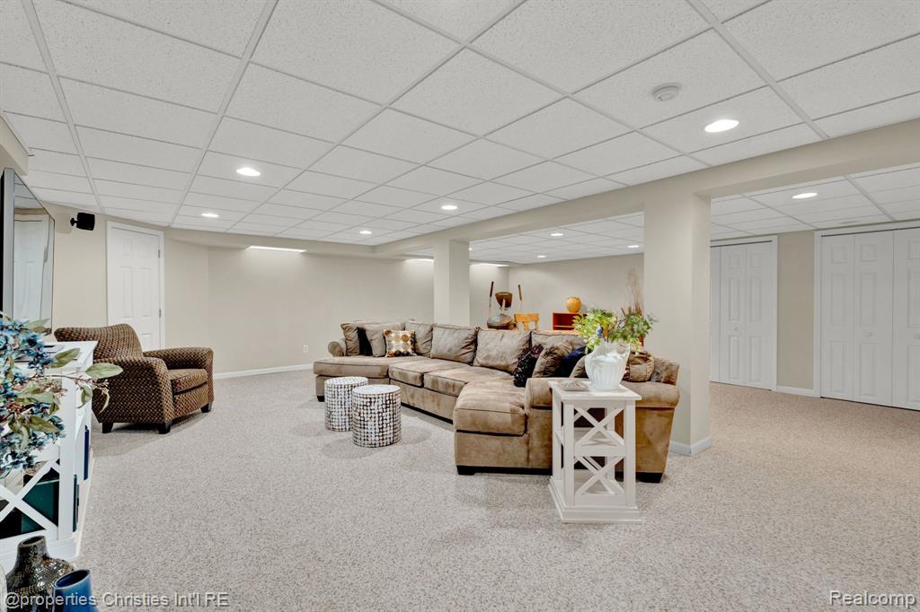 3198 Courtfield Drive Rochester Hills, MI 48309 - Photo 40 of 53