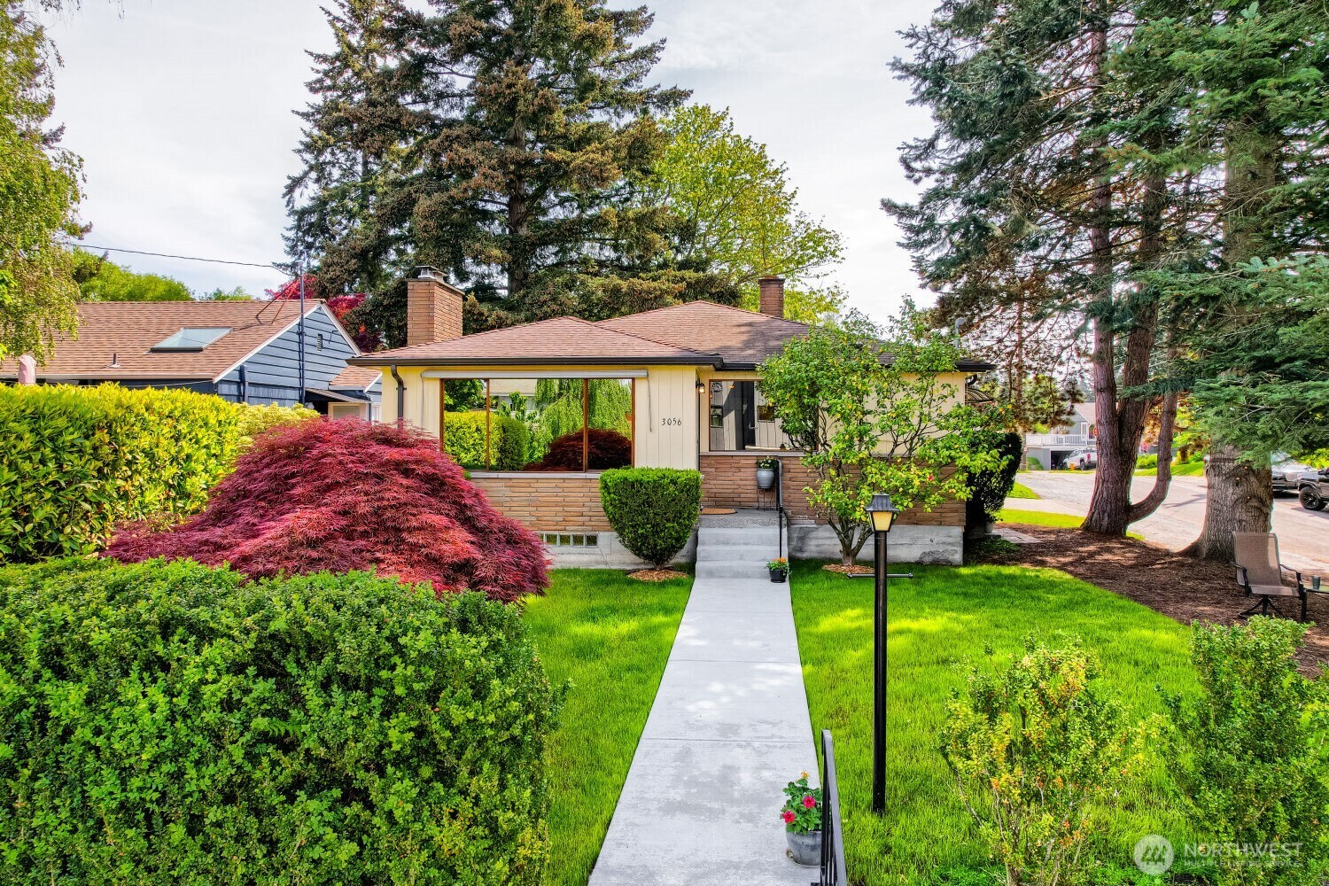 3056 50th Avenue Southwest Seattle, WA 98116 - Photo 3 of 38