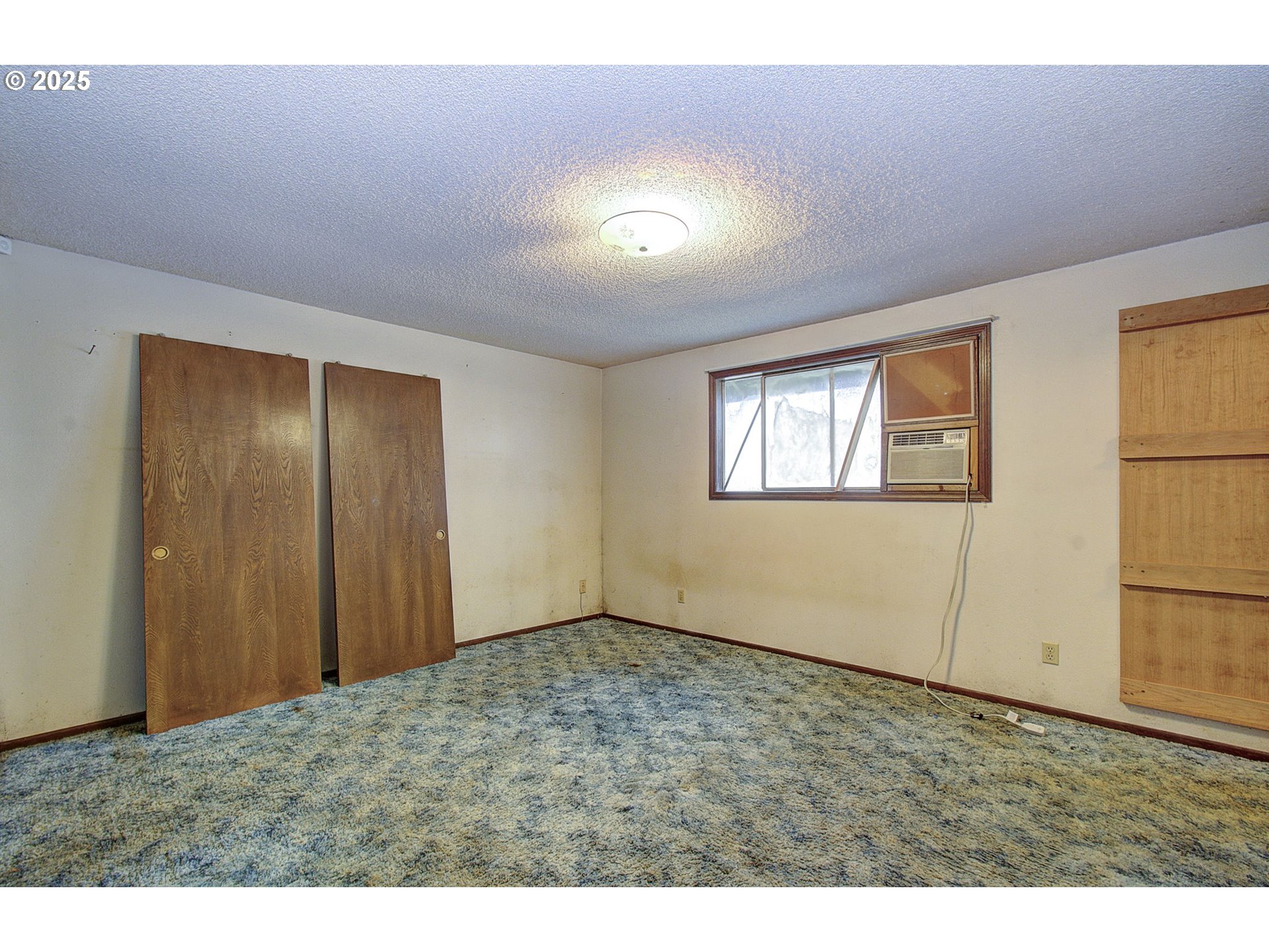 19409 Northeast Mattson Road Brush Prairie, WA 98606 - Photo 15 of 44 a view of an empty room and window