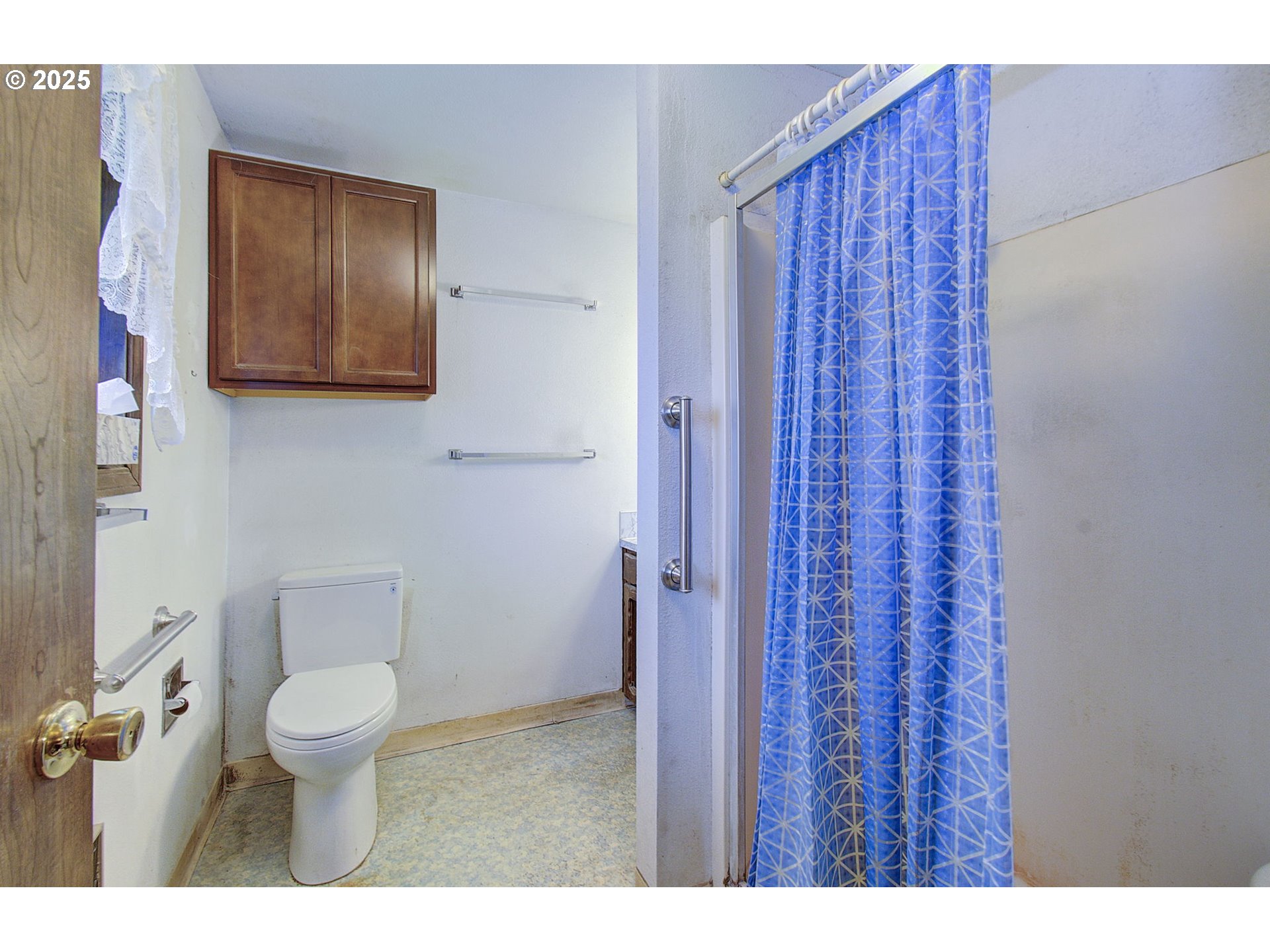 19409 Northeast Mattson Road Brush Prairie, WA 98606 - Photo 16 of 44 a bathroom with a toilet and a shower curtain