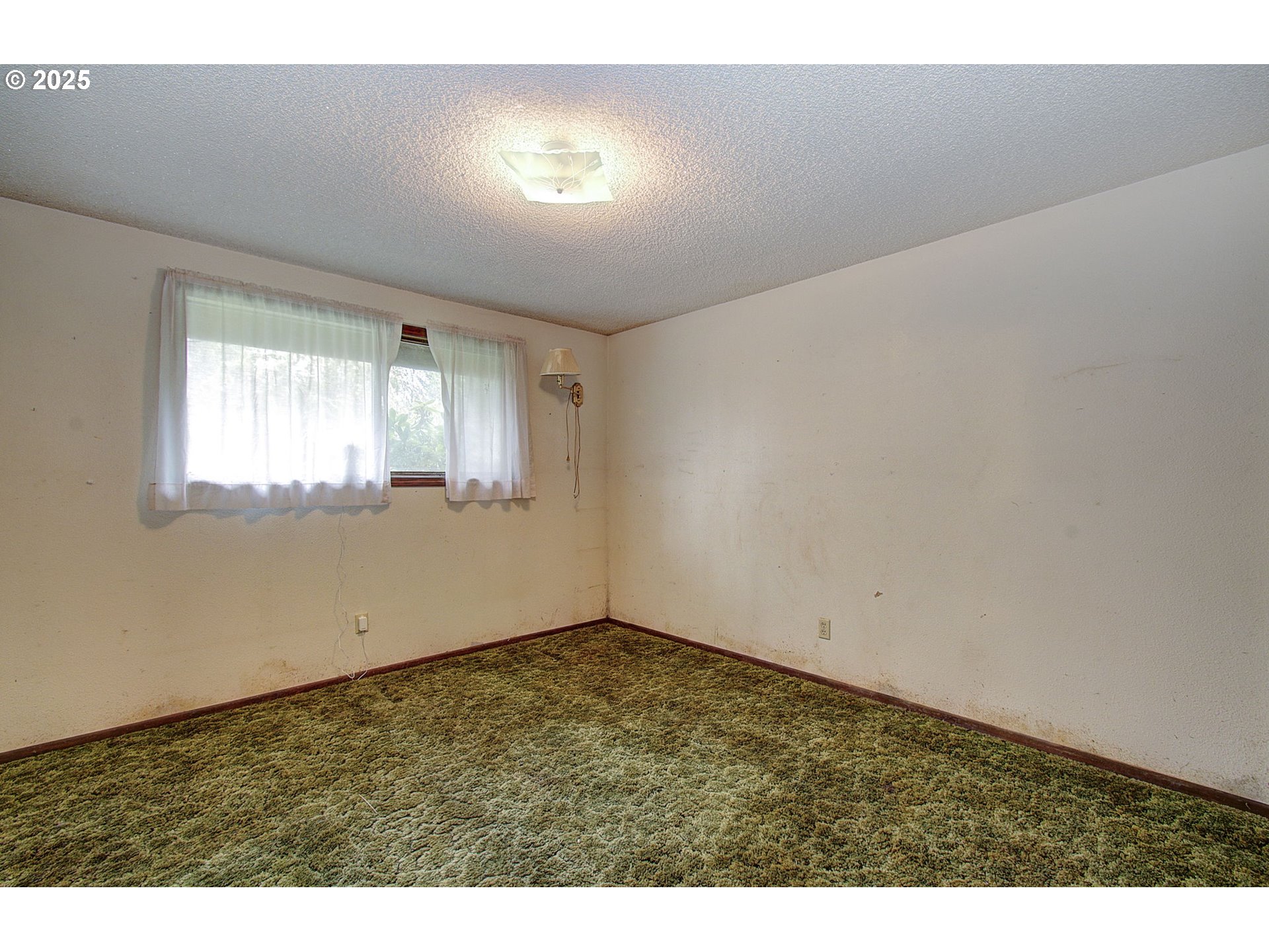 19409 Northeast Mattson Road Brush Prairie, WA 98606 - Photo 17 of 44 a view of an empty room and window