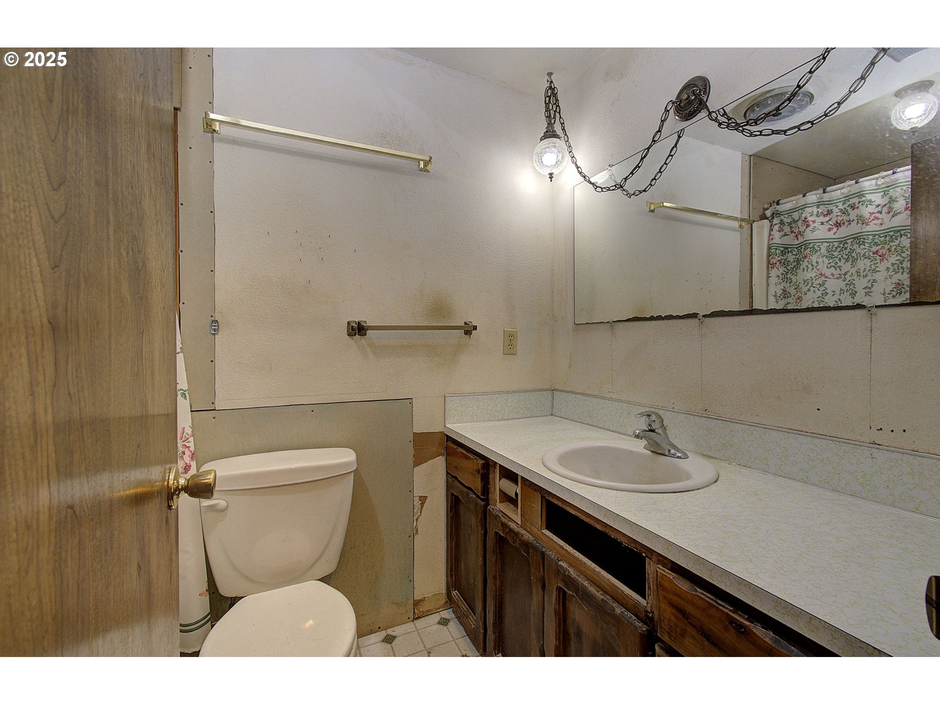 19409 Northeast Mattson Road Brush Prairie, WA 98606 - Photo 21 of 44 a bathroom with a sink mirror vanity and toilet
