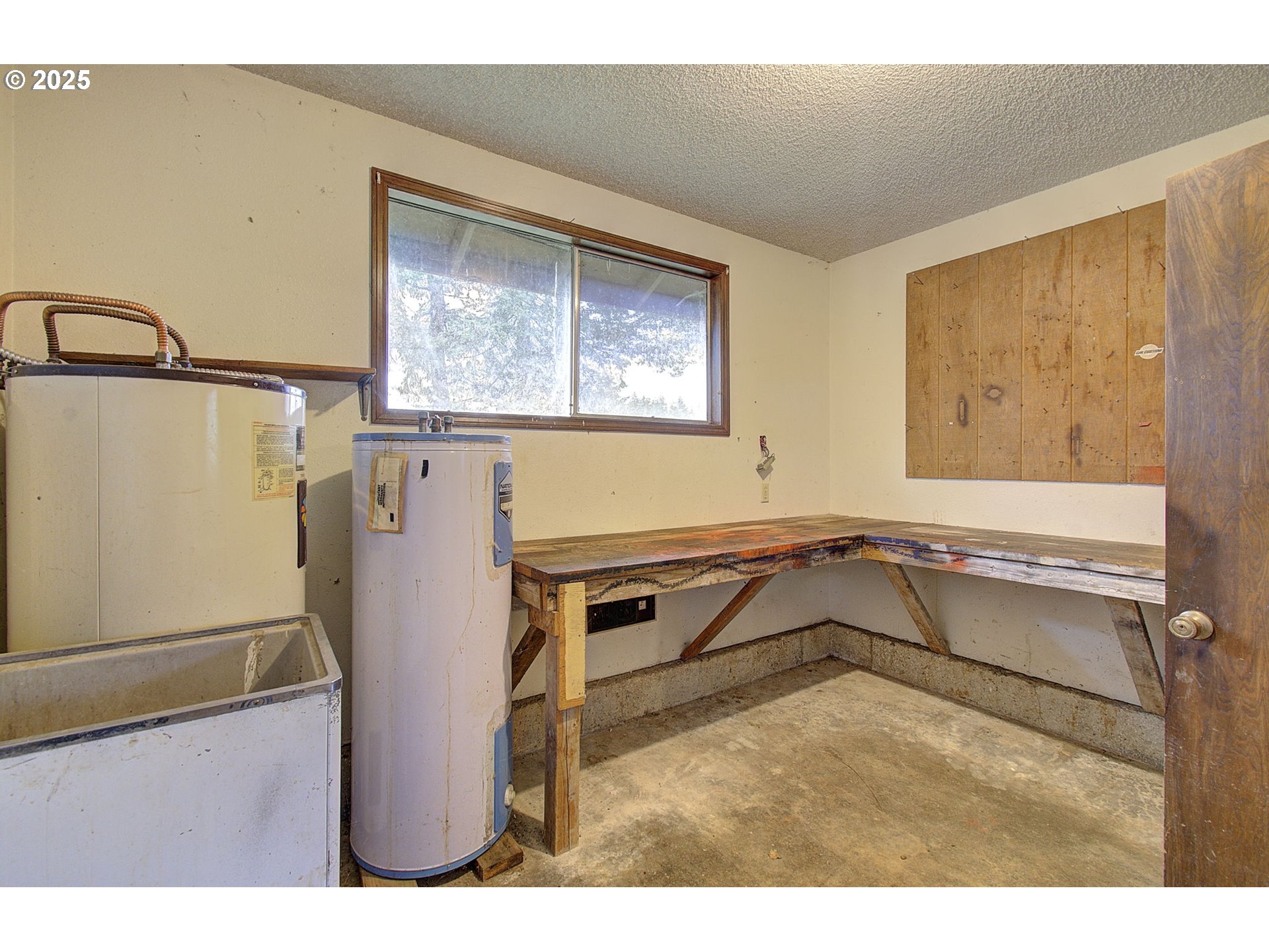 19409 Northeast Mattson Road Brush Prairie, WA 98606 - Photo 28 of 44 a utility room with closet dryer and washer
