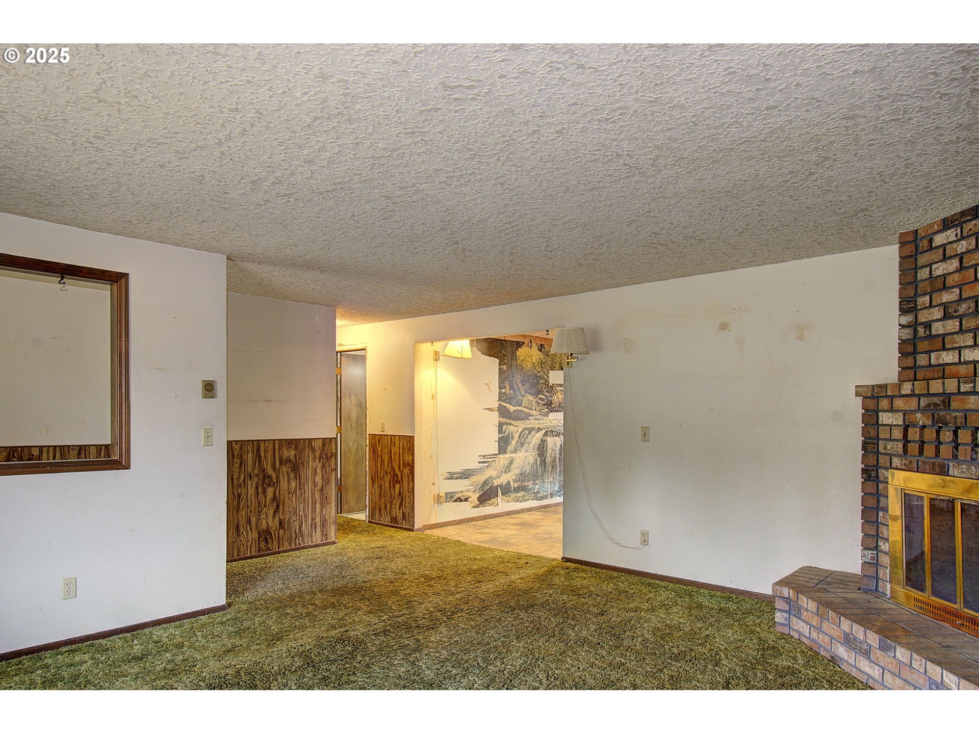 19409 Northeast Mattson Road Brush Prairie, WA 98606 - Photo 8 of 44 a view of an empty room and window