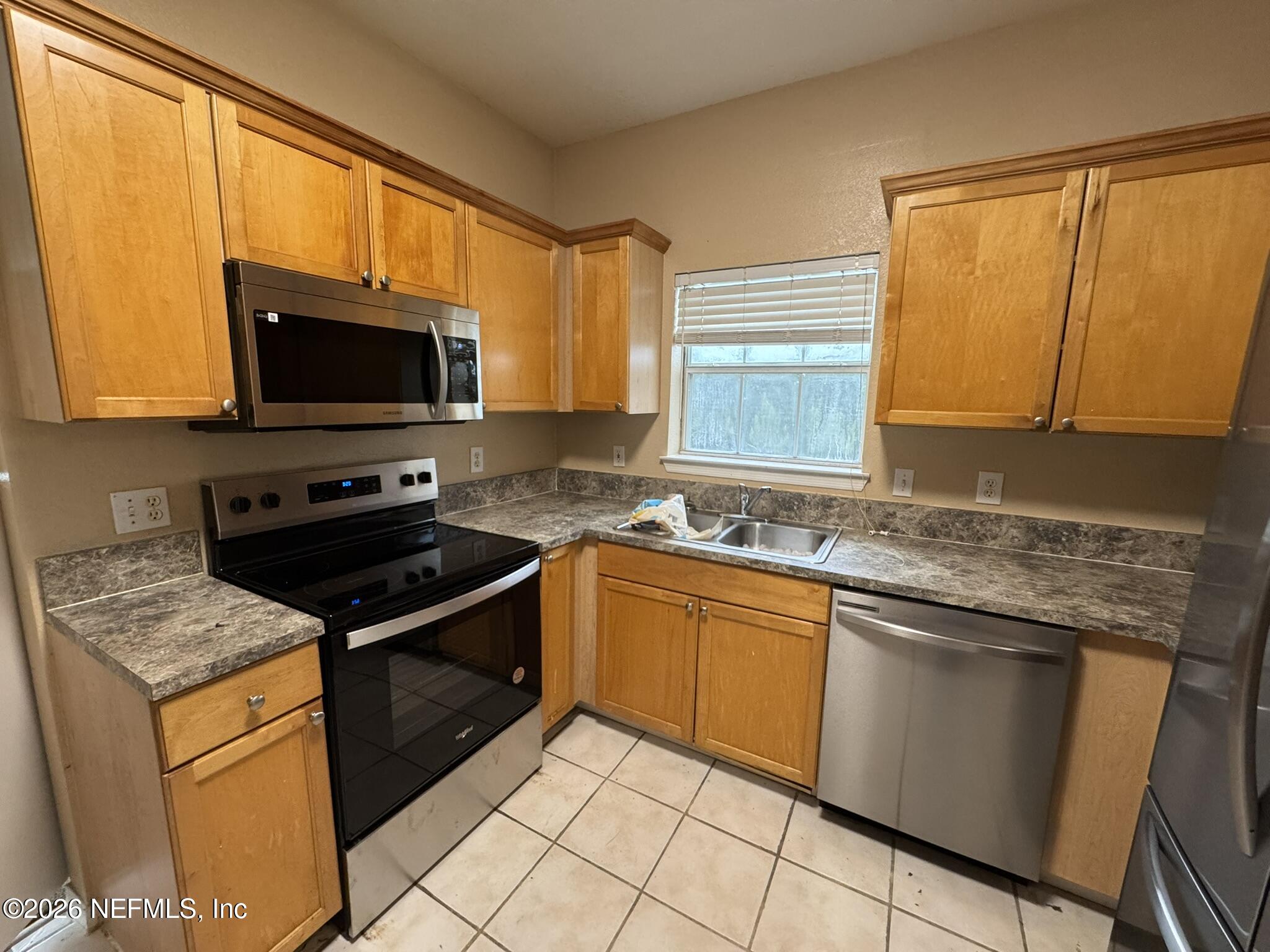 10961 Burnt Mill Road, Unit 1228 Jacksonville, FL 32256 - Photo 7 of 20 Kitchen 02