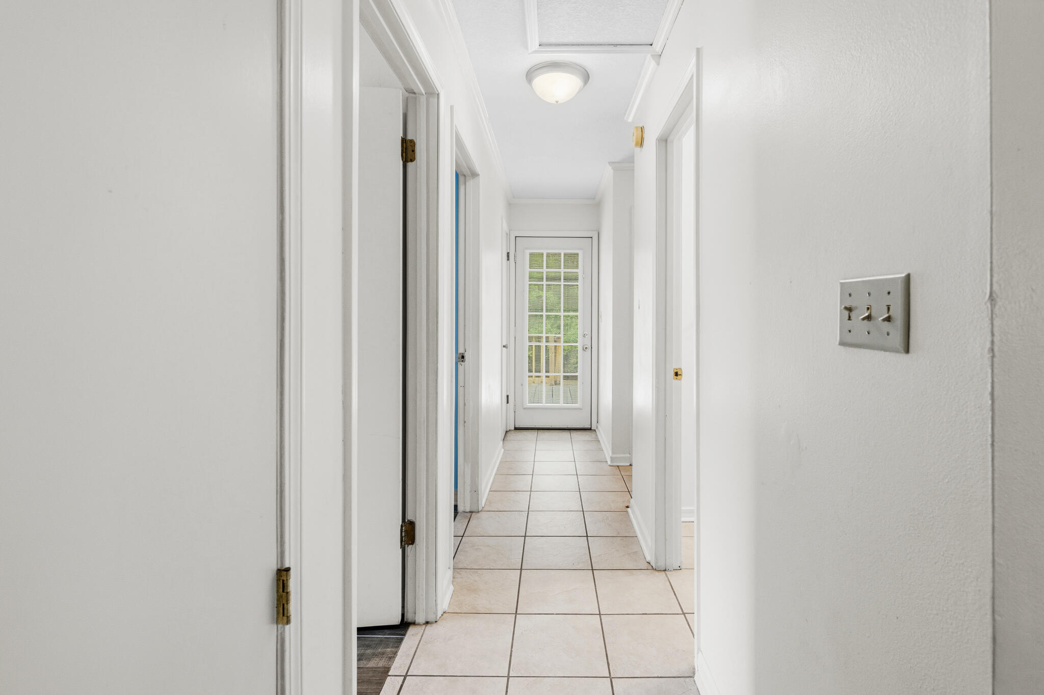 207 Pinoak Court Crestview, FL 32539 - Photo 11 of 33 a view of a hallway