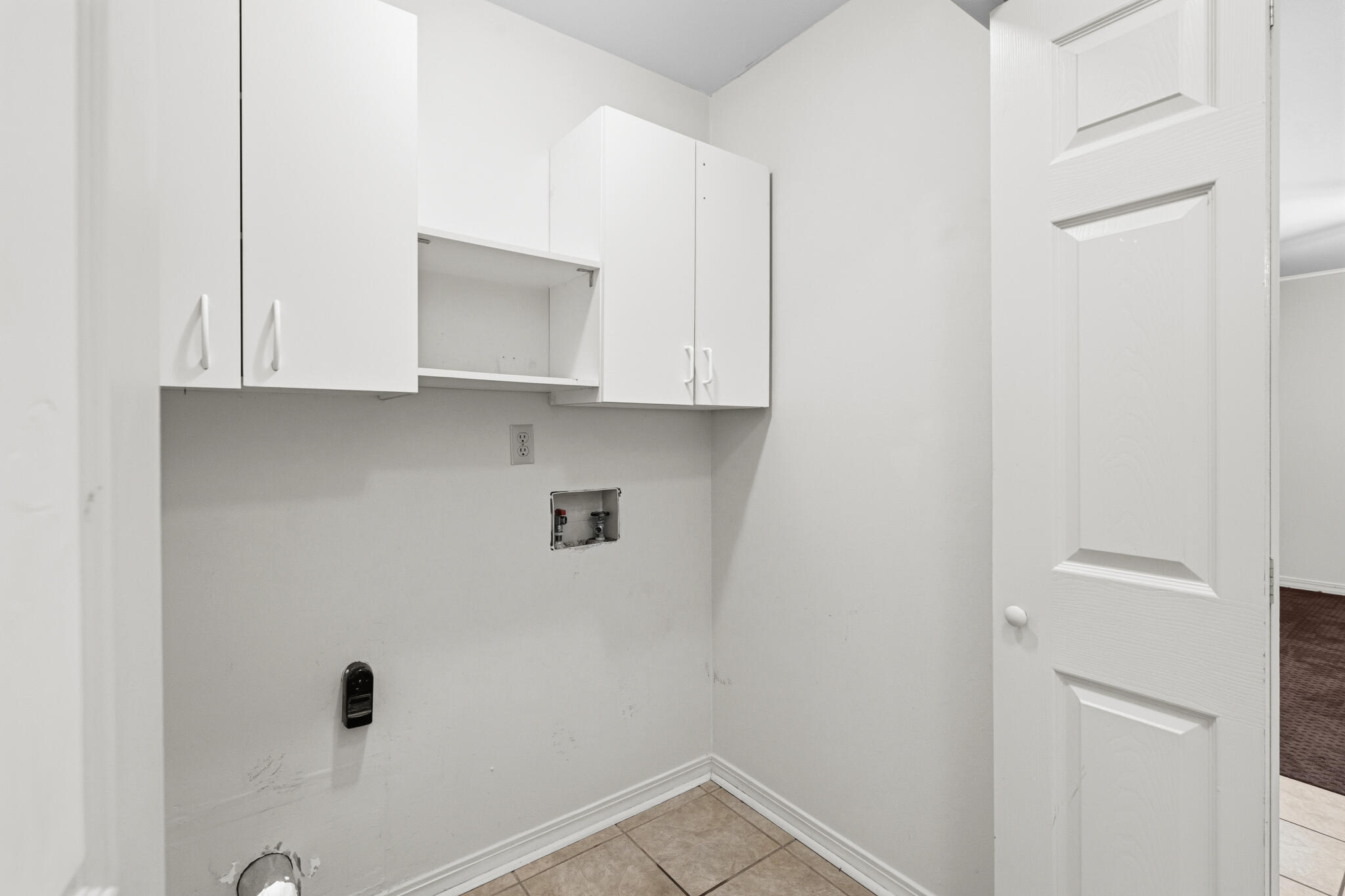 207 Pinoak Court Crestview, FL 32539 - Photo 18 of 33 a bathroom with a sink