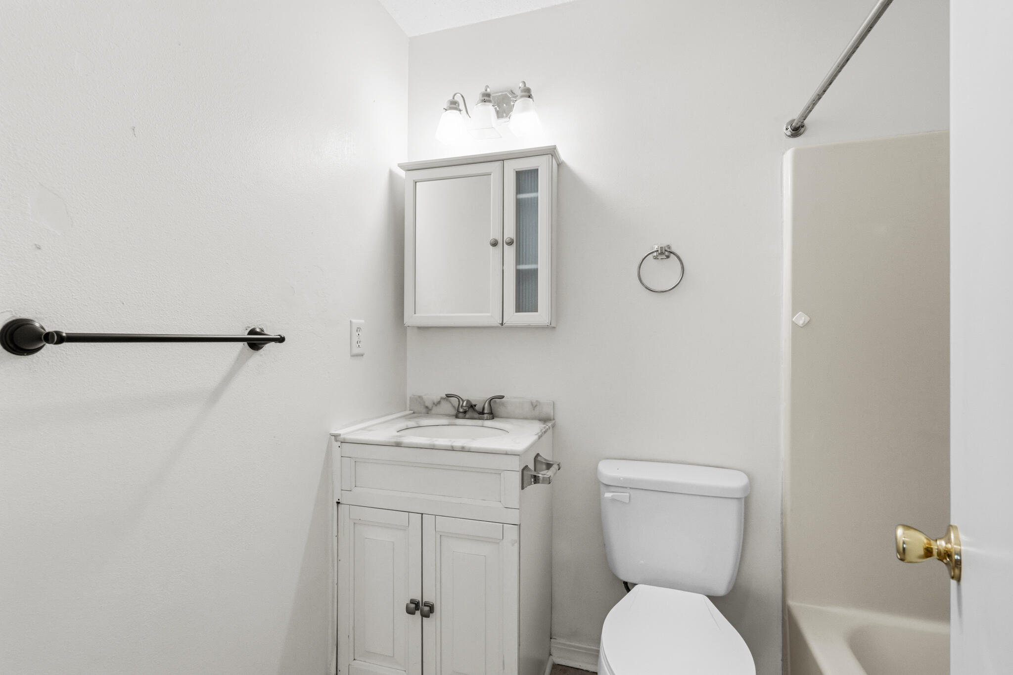 207 Pinoak Court Crestview, FL 32539 - Photo 20 of 33 a bathroom with a toilet a sink and mirror