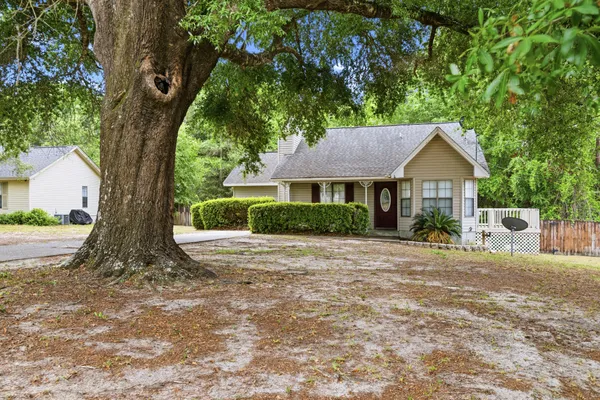 $200,000 | 207 Pinoak Court, Crestview, FL 32539