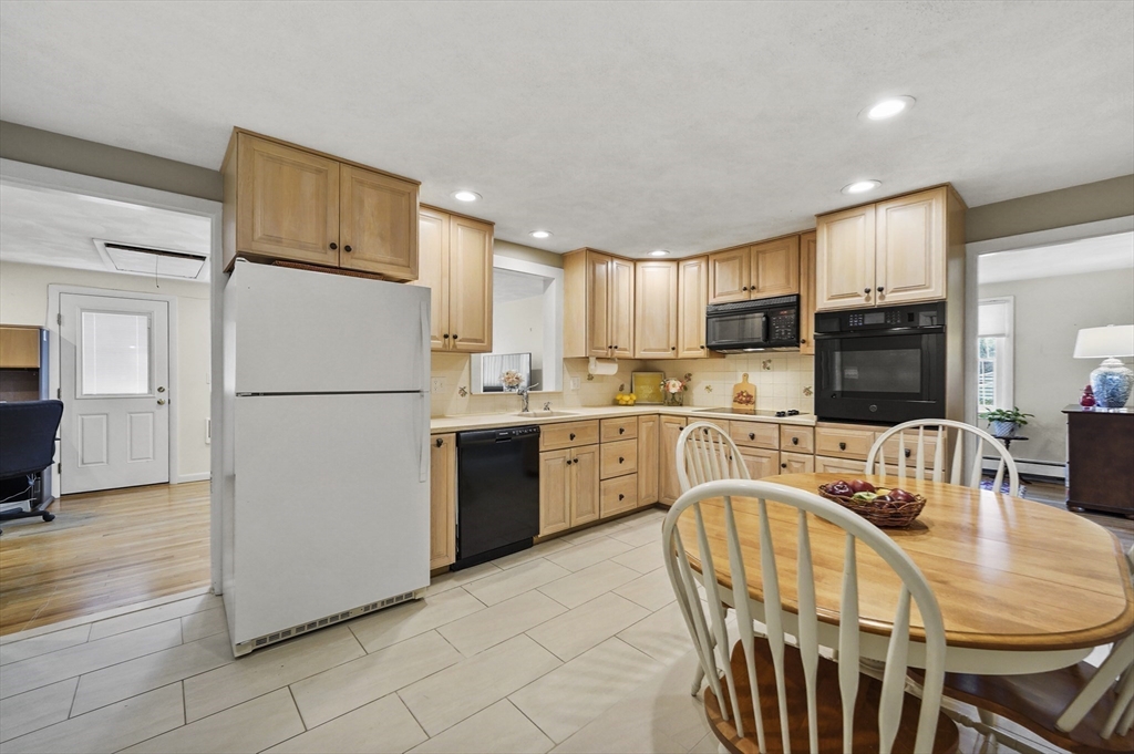 86 Hathaway Circle Arlington, MA 02476 - Photo 20 of 40