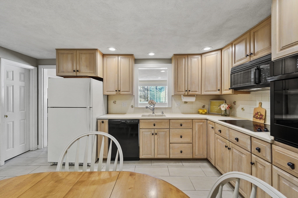 86 Hathaway Circle Arlington, MA 02476 - Photo 22 of 40