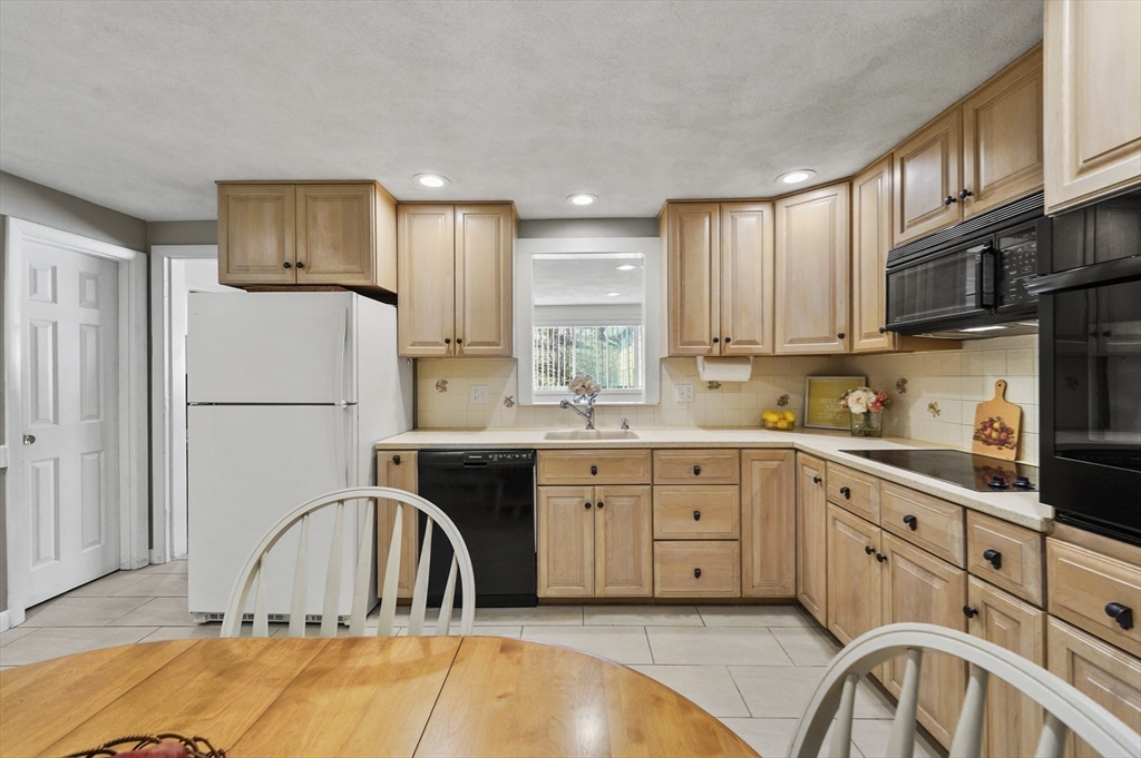 86 Hathaway Circle Arlington, MA 02476 - Photo 23 of 40