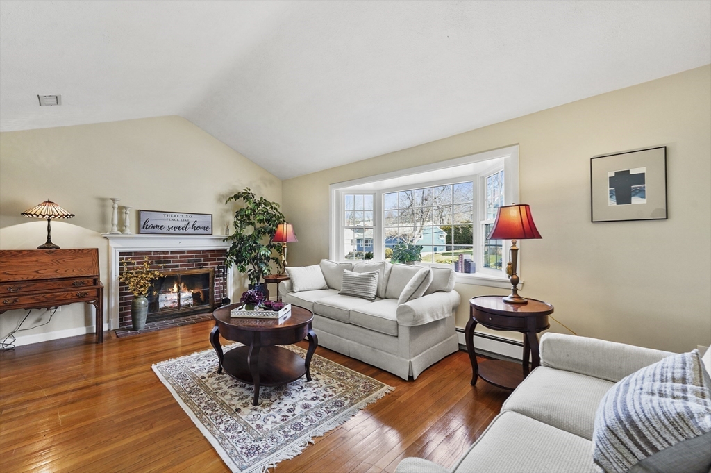 86 Hathaway Circle Arlington, MA 02476 - Photo 3 of 40